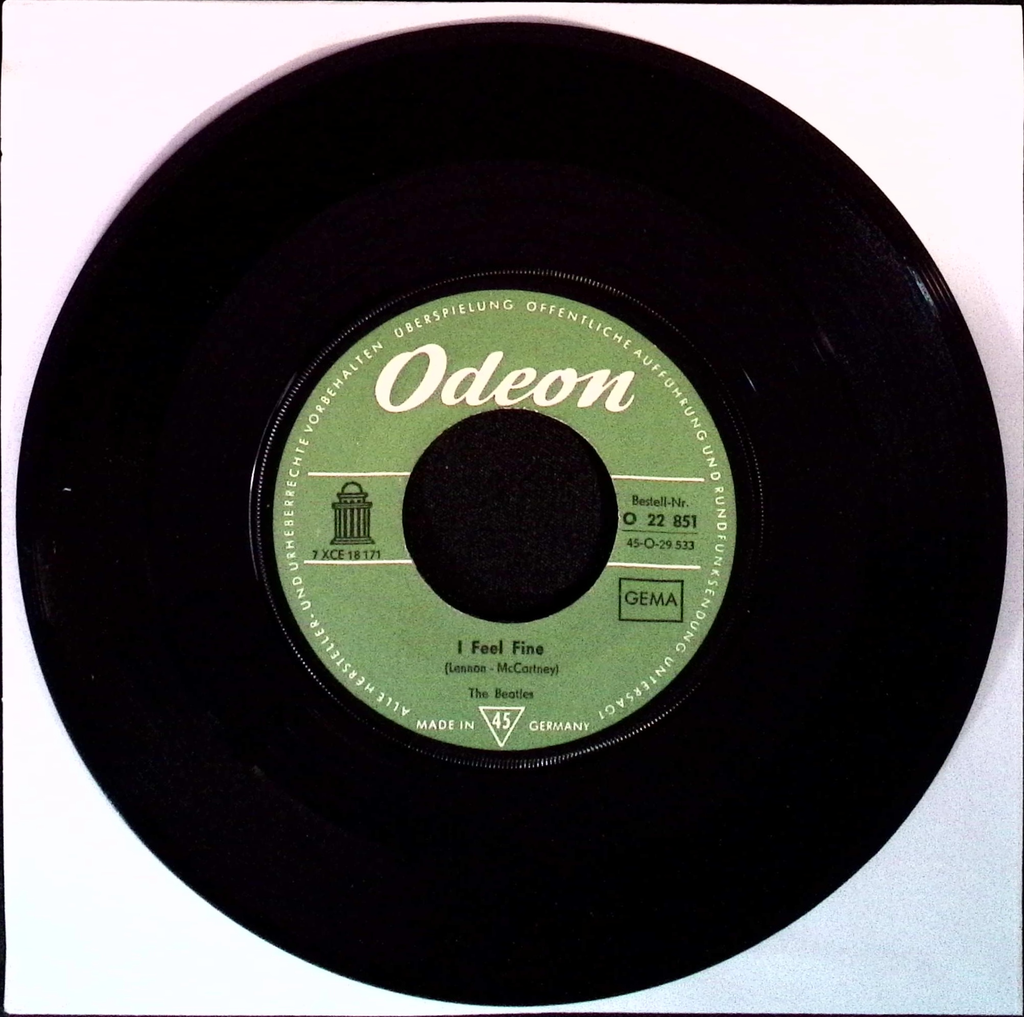 The Beatles - I Feel FIne / She's A Woman (Germany)